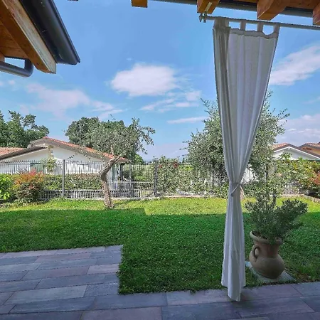 Schoenes Ferienhaus Villetta Batik Holiday home
