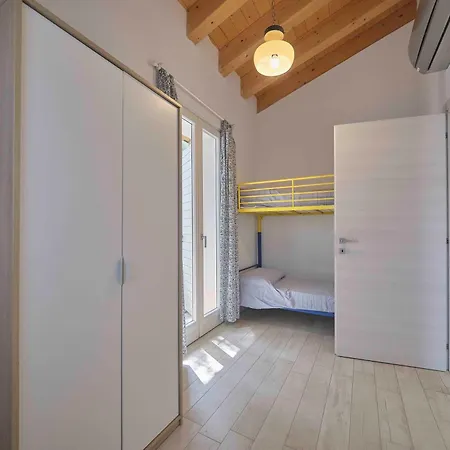 Schoenes Ferienhaus Villetta Batik Holiday home