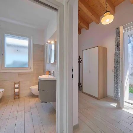 Holiday home Schoenes Ferienhaus Villetta Batik